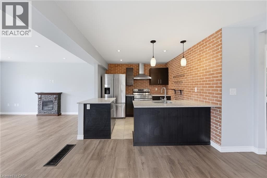 Single Family at 6581 RIALL Street, Niagara Falls, Ontario - Photo 9 - RE/MAX Garden City Realty