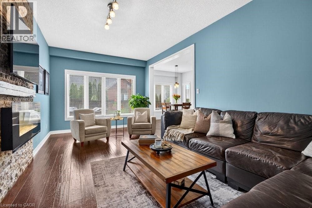 Single Family at 17 UDELL Way, Grimsby, Ontario - Photo 3 - RE/MAX Garden City Realty