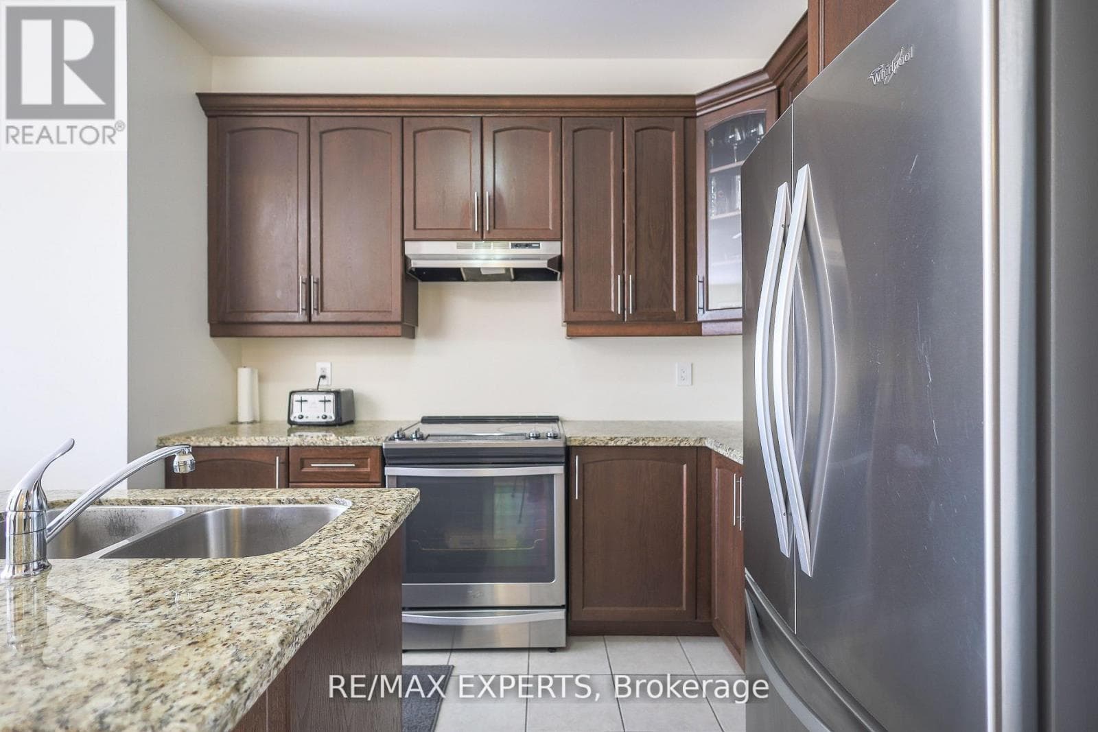 Single Family at 27 Hogan Manor Drive, Brampton (Northwest Brampton), Ontario - Photo 10 - RE/MAX Garden City Realty