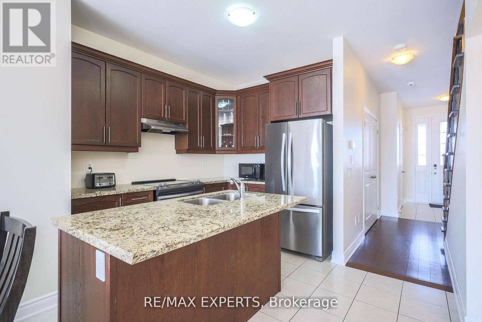 Single Family at 27 Hogan Manor Drive, Brampton (Northwest Brampton), Ontario - Photo 8 - RE/MAX Garden City Realty