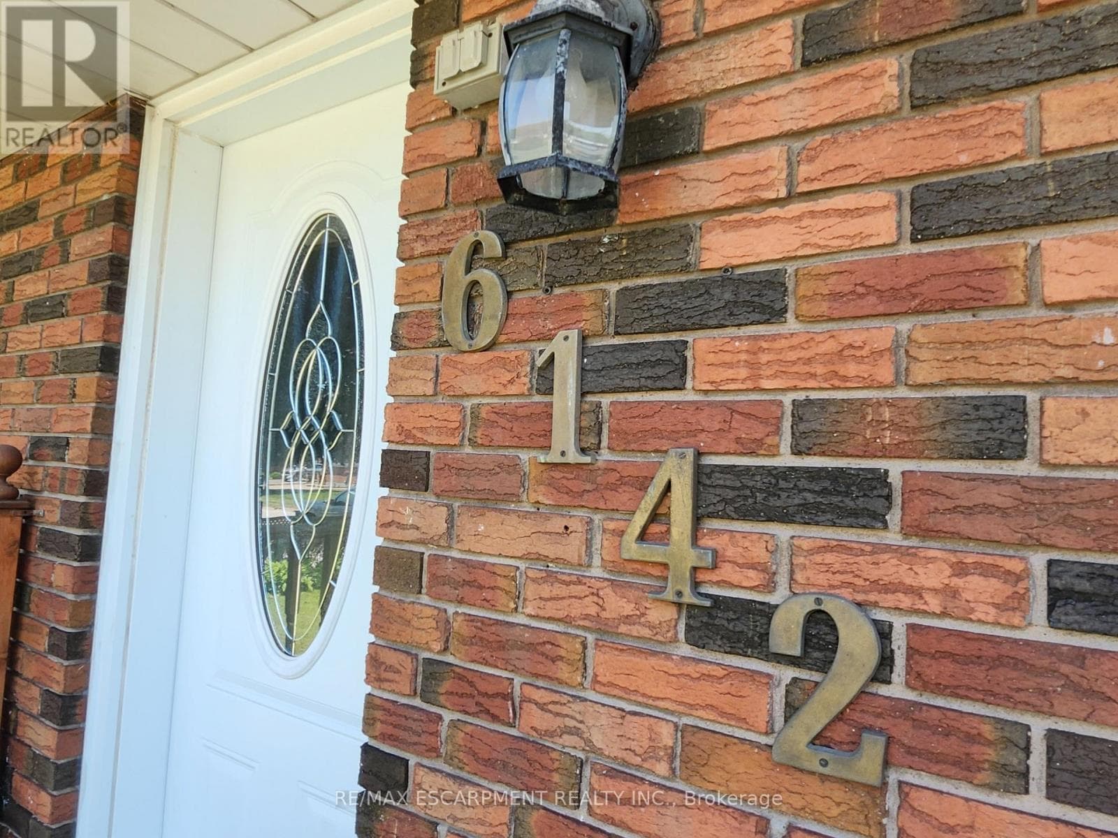 Single Family at 6142 Scott Street, Niagara Falls (Cherrywood), Ontario - Photo 3 - RE/MAX Garden City Realty