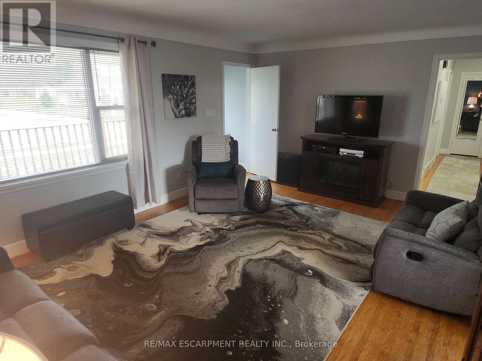 Single Family at 6142 Scott Street, Niagara Falls (Cherrywood), Ontario - Photo 4 - RE/MAX Garden City Realty