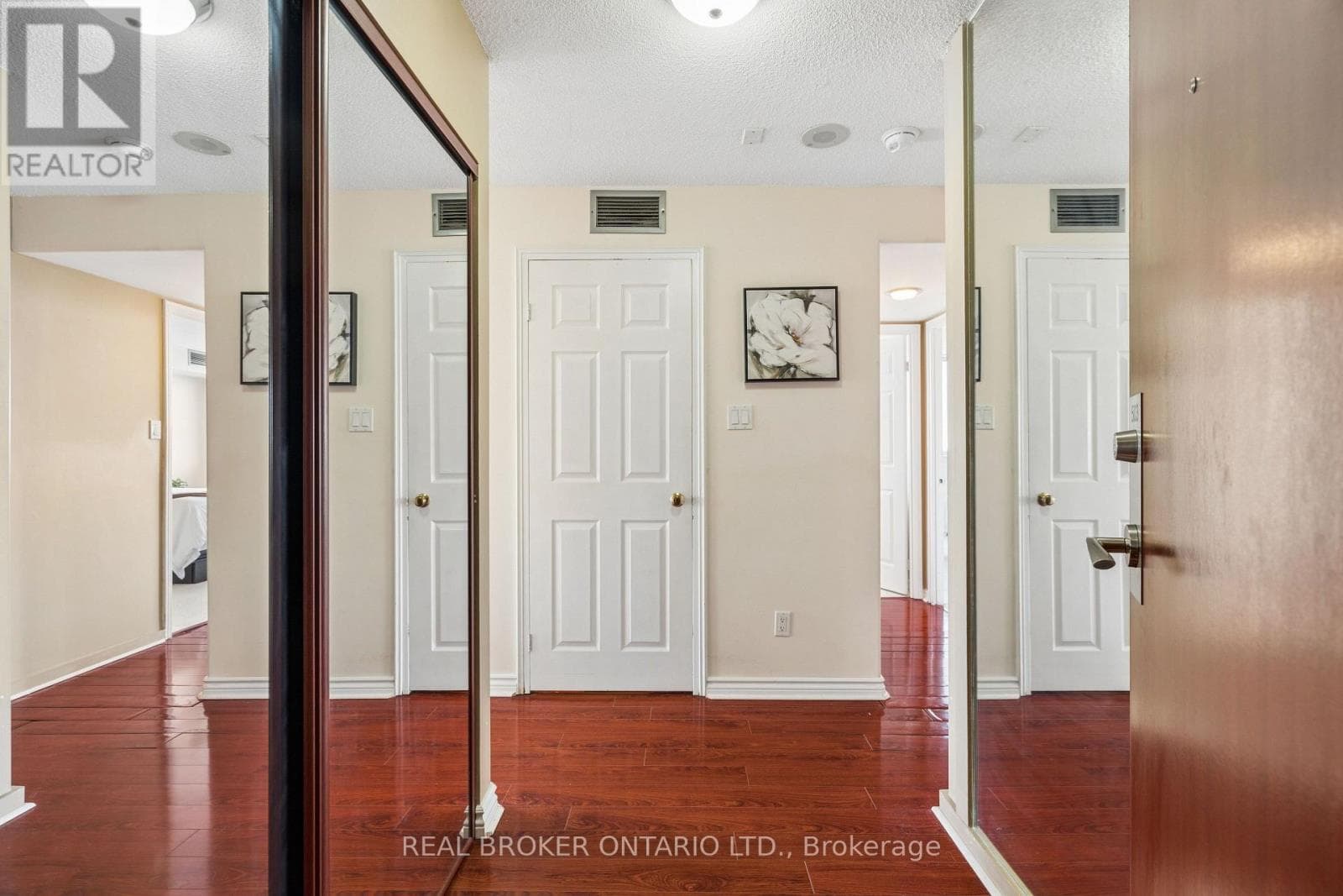 Single Family at 503- 880 Dundas Street, Mississauga (Erindale), Ontario - Photo 4 - RE/MAX Garden City Realty