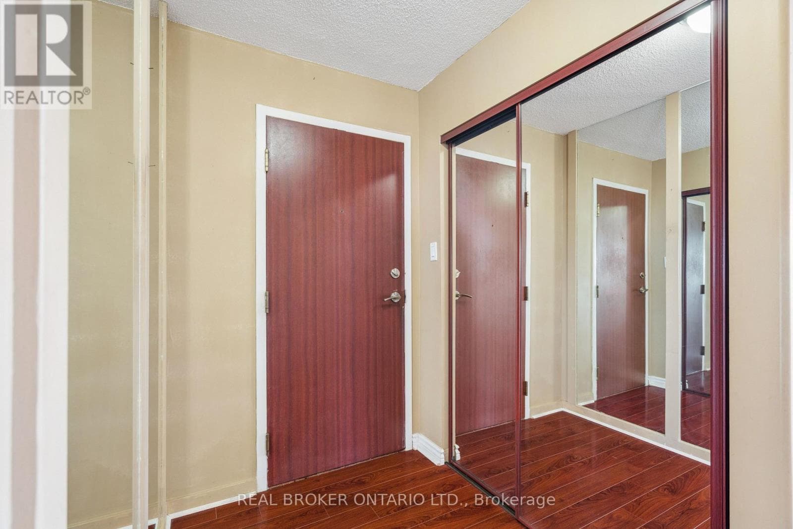 Single Family at 503- 880 Dundas Street, Mississauga (Erindale), Ontario - Photo 5 - RE/MAX Garden City Realty