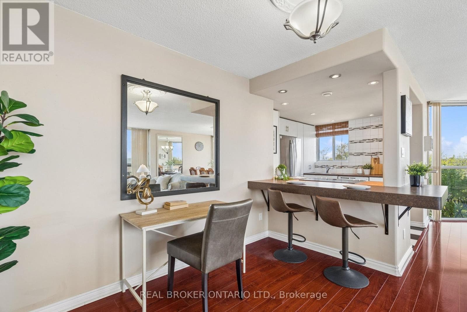 Single Family at 503- 880 Dundas Street, Mississauga (Erindale), Ontario - Photo 8 - RE/MAX Garden City Realty