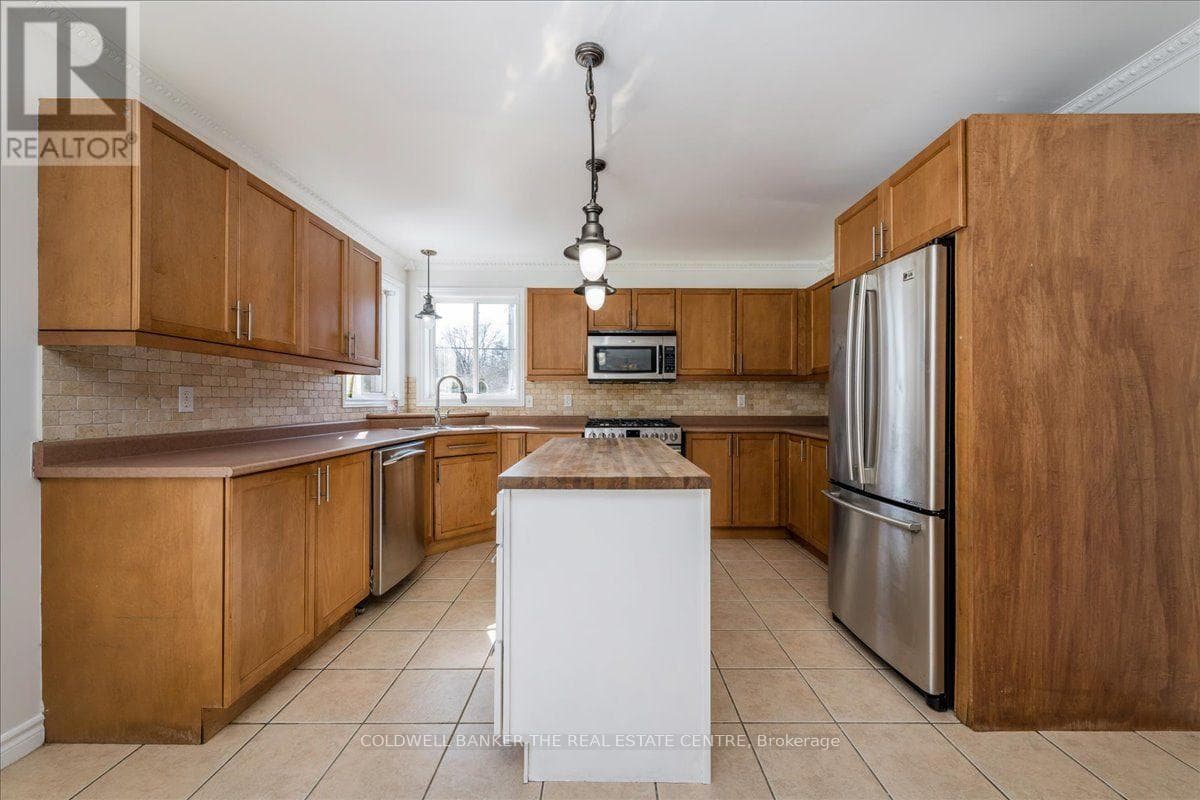 Single Family at Main Flr- 229 Sproule Drive, Barrie (Edgehill Drive), Ontario - Photo 10 - RE/MAX Garden City Realty