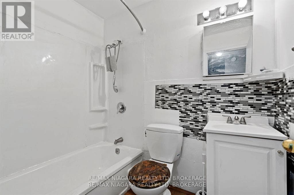 Single Family at 2- 27 Main Street, St. Catharines (Port Dalhousie), Ontario - Photo 10 - RE/MAX Garden City Realty