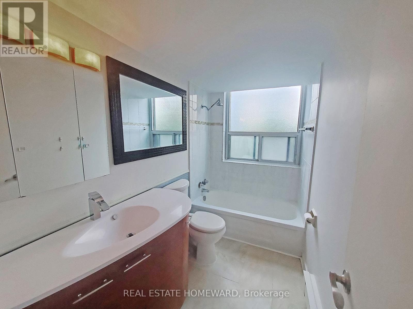 Single Family at 707- 40 Homewood Avenue, Toronto (Cabbagetown-South St. James Town), Ontario - Photo 8 - RE/MAX Garden City Realty