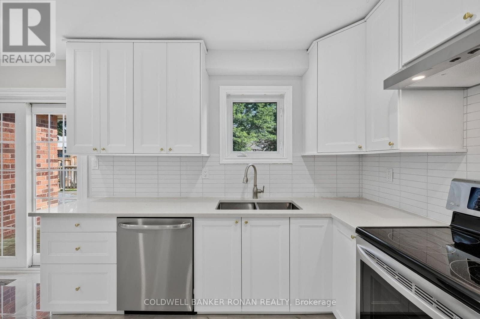Single Family at 8 McCullough Avenue, New Tecumseth (Beeton), Ontario - Photo 9 - RE/MAX Garden City Realty