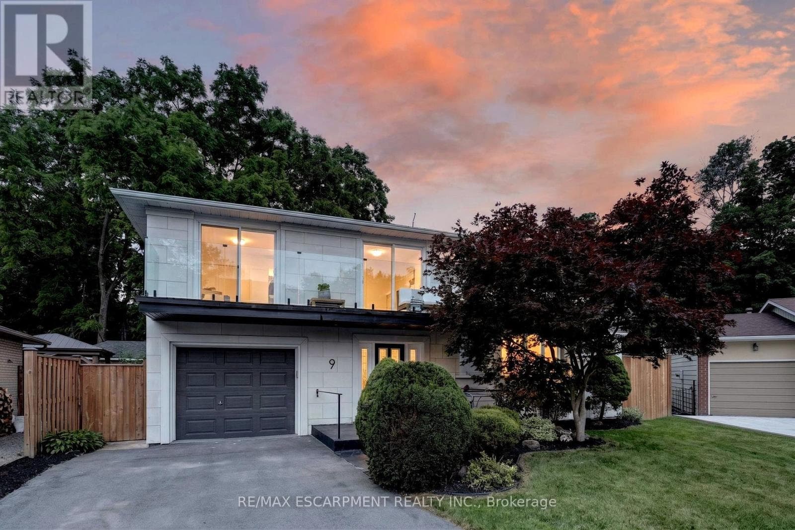 9 Leslie Drive