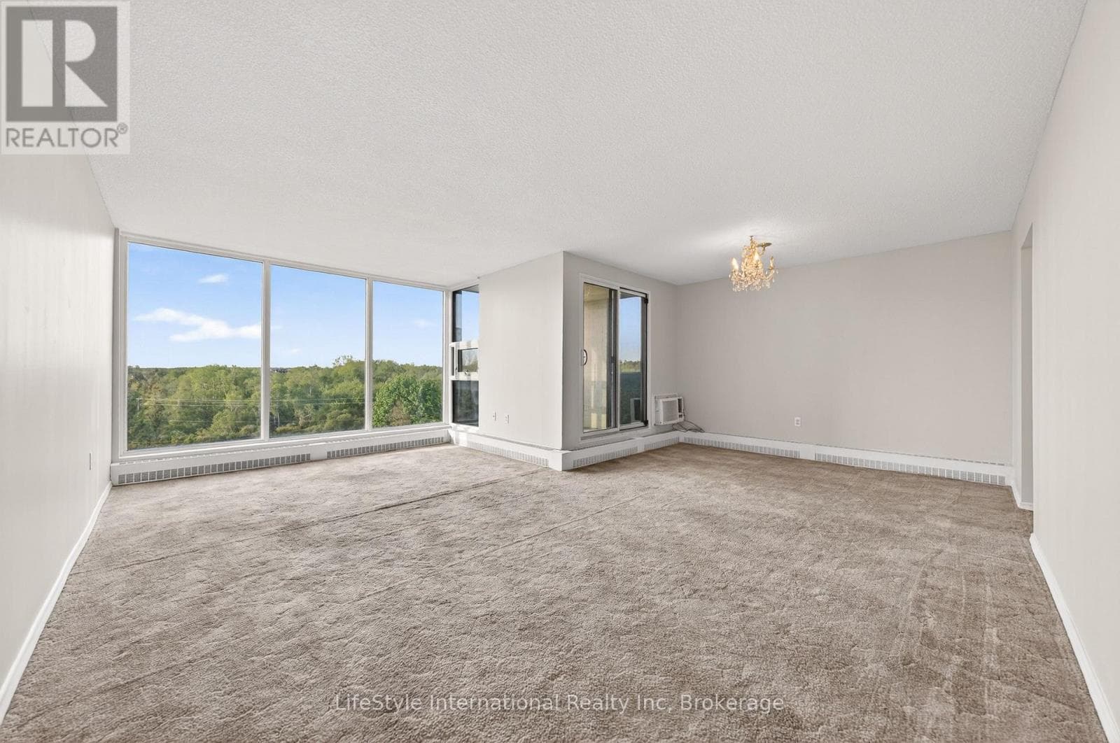 512- 19 Woodlawn Road