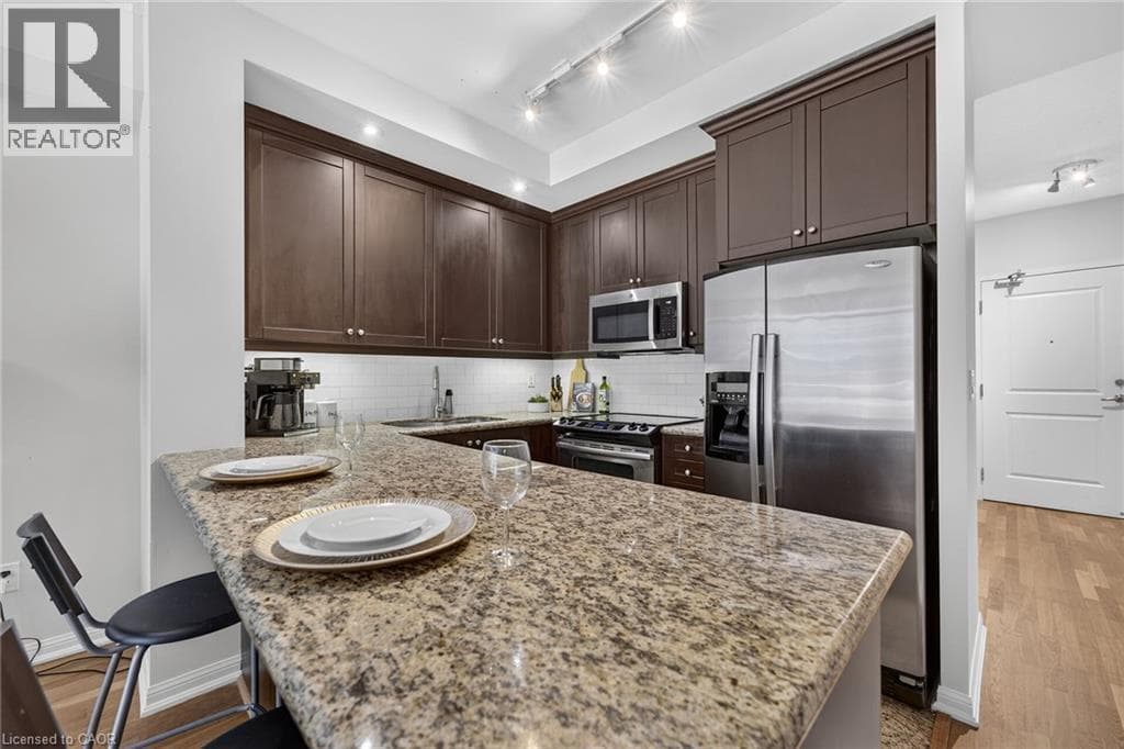 Single Family at 509- 628 FLEET Street, Toronto, Ontario - Photo 10 - RE/MAX Garden City Realty