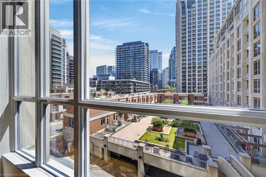 Single Family at 509- 628 FLEET Street, Toronto, Ontario - Photo 4 - RE/MAX Garden City Realty