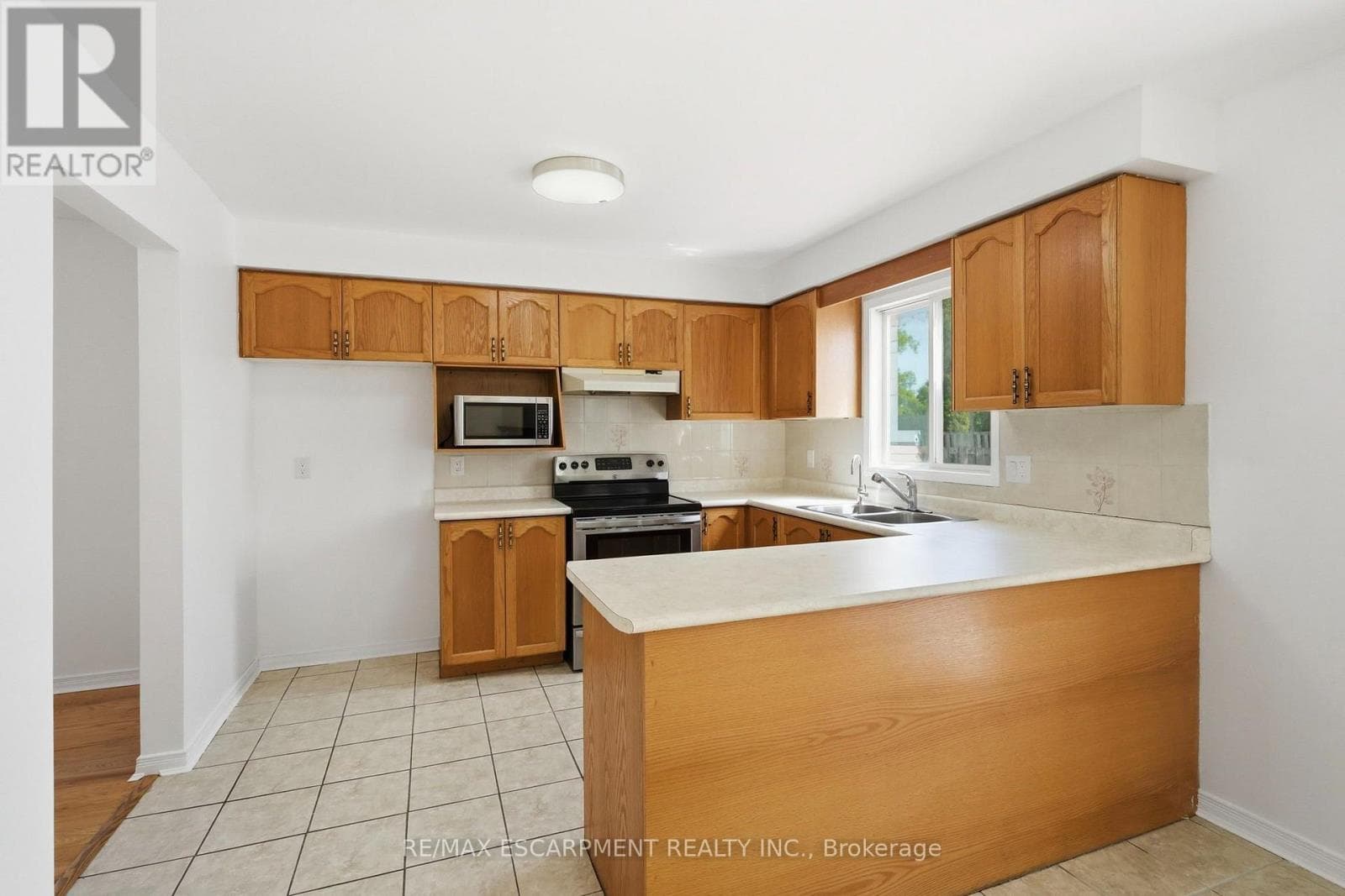 Single Family at 448 STONE CHURCH Road, Hamilton (Barnstown), Ontario - Photo 7 - RE/MAX Garden City Realty