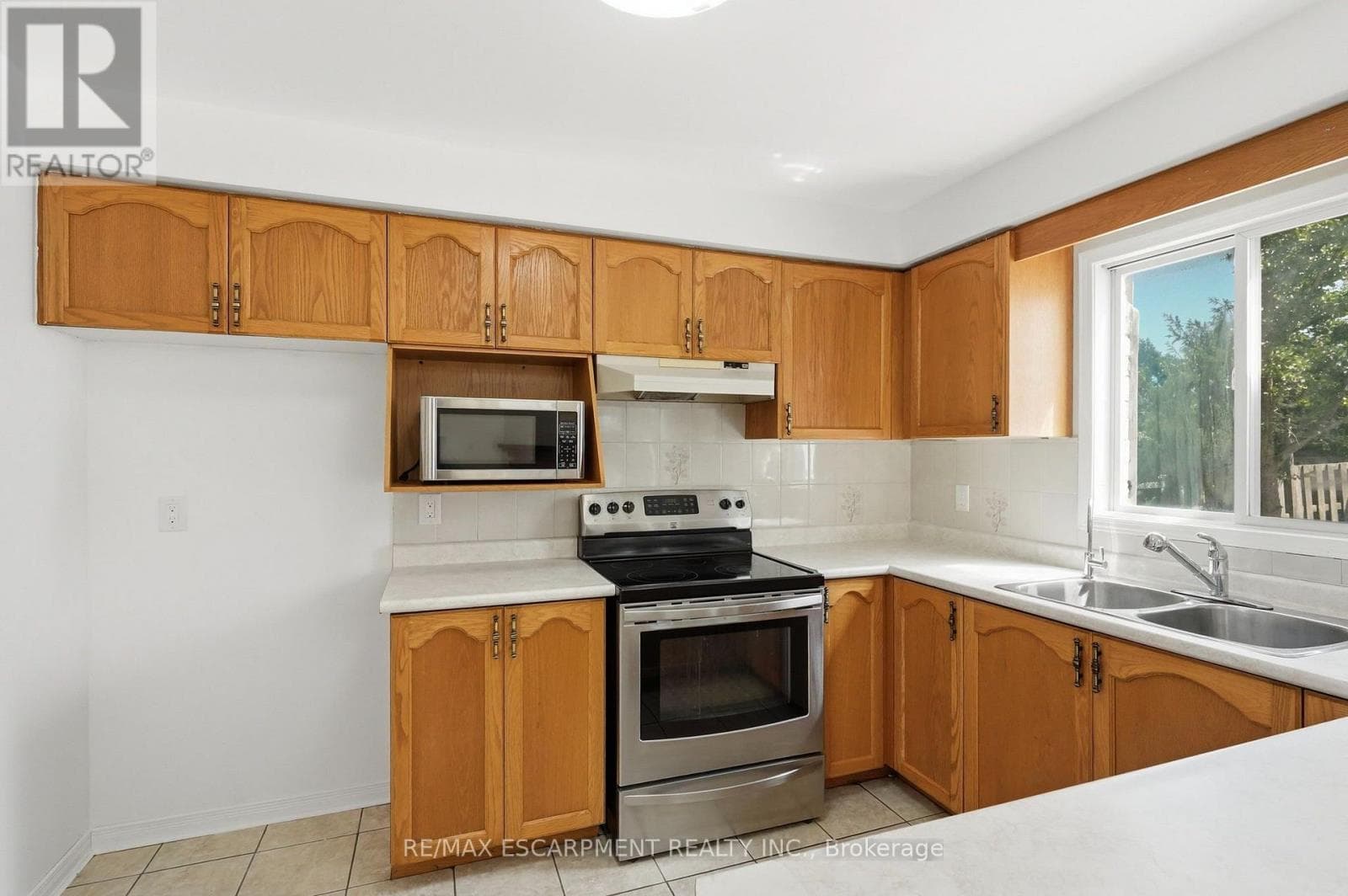 Single Family at 448 STONE CHURCH Road, Hamilton (Barnstown), Ontario - Photo 8 - RE/MAX Garden City Realty