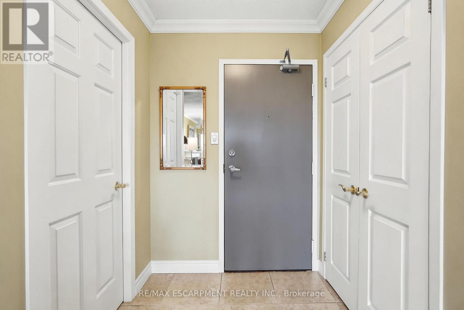 Single Family at 1003- 1201 North Shore Boulevard, Burlington (Brant), Ontario - Photo 4 - RE/MAX Garden City Realty