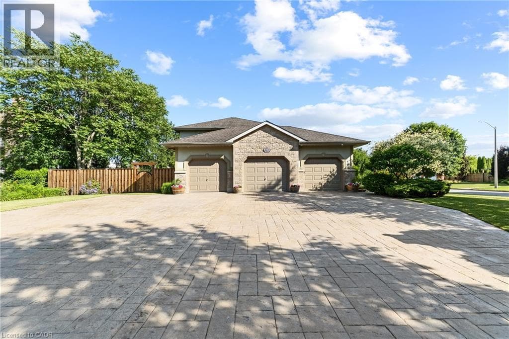 Single Family at 7775 ST. AUGUSTINE Crescent, Niagara Falls, Ontario - Photo 3 - RE/MAX Garden City Realty