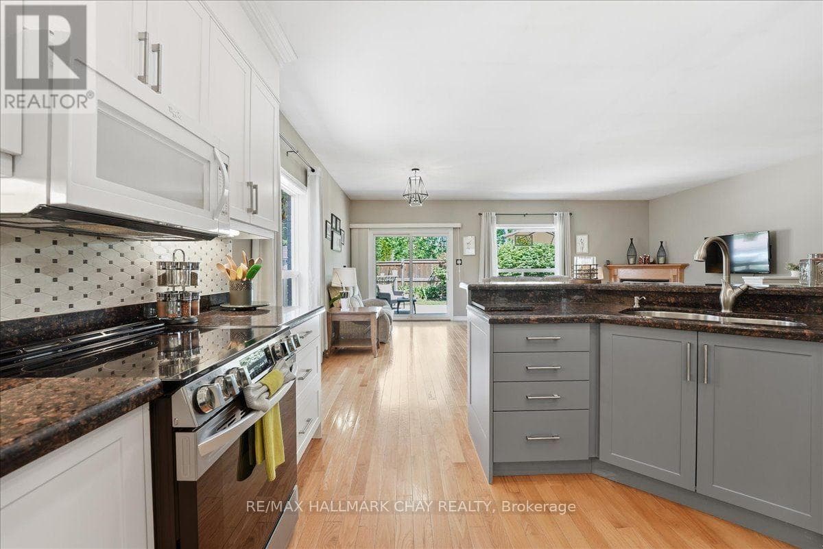 Single Family at 48 Ruffet Drive, Barrie (Edgehill Drive), Ontario - Photo 10 - RE/MAX Garden City Realty