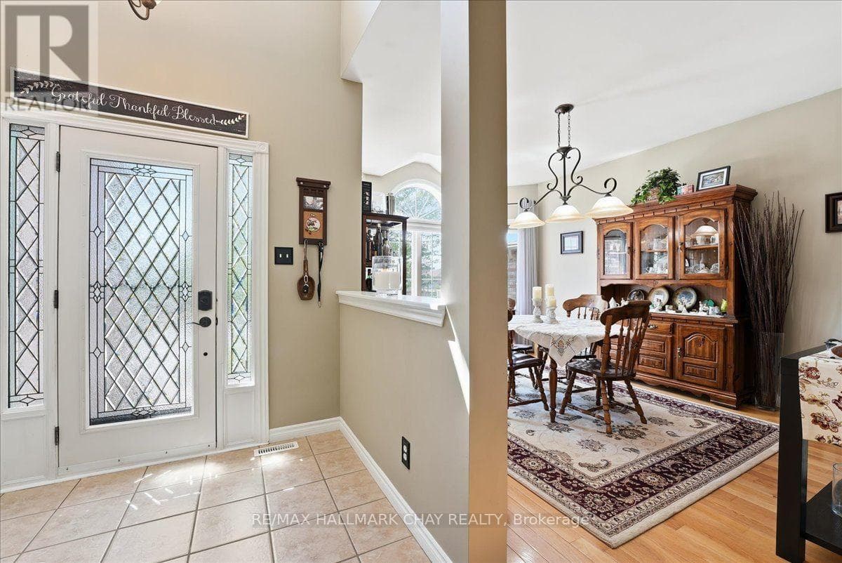 Single Family at 48 Ruffet Drive, Barrie (Edgehill Drive), Ontario - Photo 3 - RE/MAX Garden City Realty