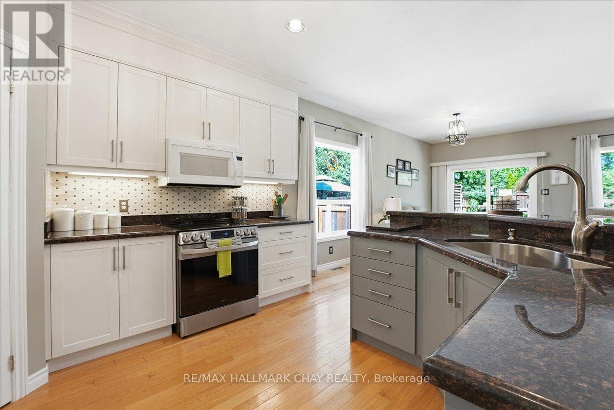 Single Family at 48 Ruffet Drive, Barrie (Edgehill Drive), Ontario - Photo 9 - RE/MAX Garden City Realty