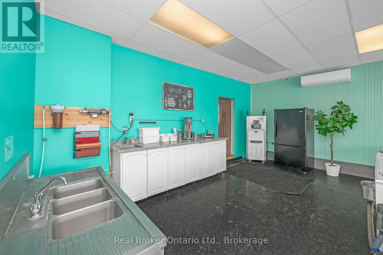 Retail at 122 KING Street, Brant (Burford), Ontario - Photo 7 - RE/MAX Garden City Realty