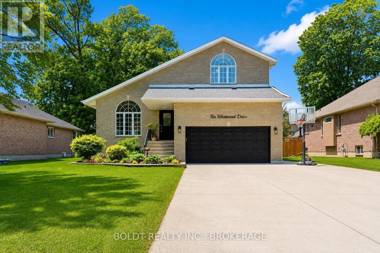 10 Westwood Drive