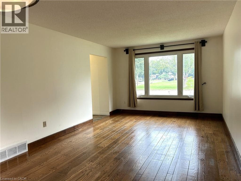 Single Family at 26 FRIARS Court, St. Catharines, Ontario - Photo 2 - RE/MAX Garden City Realty