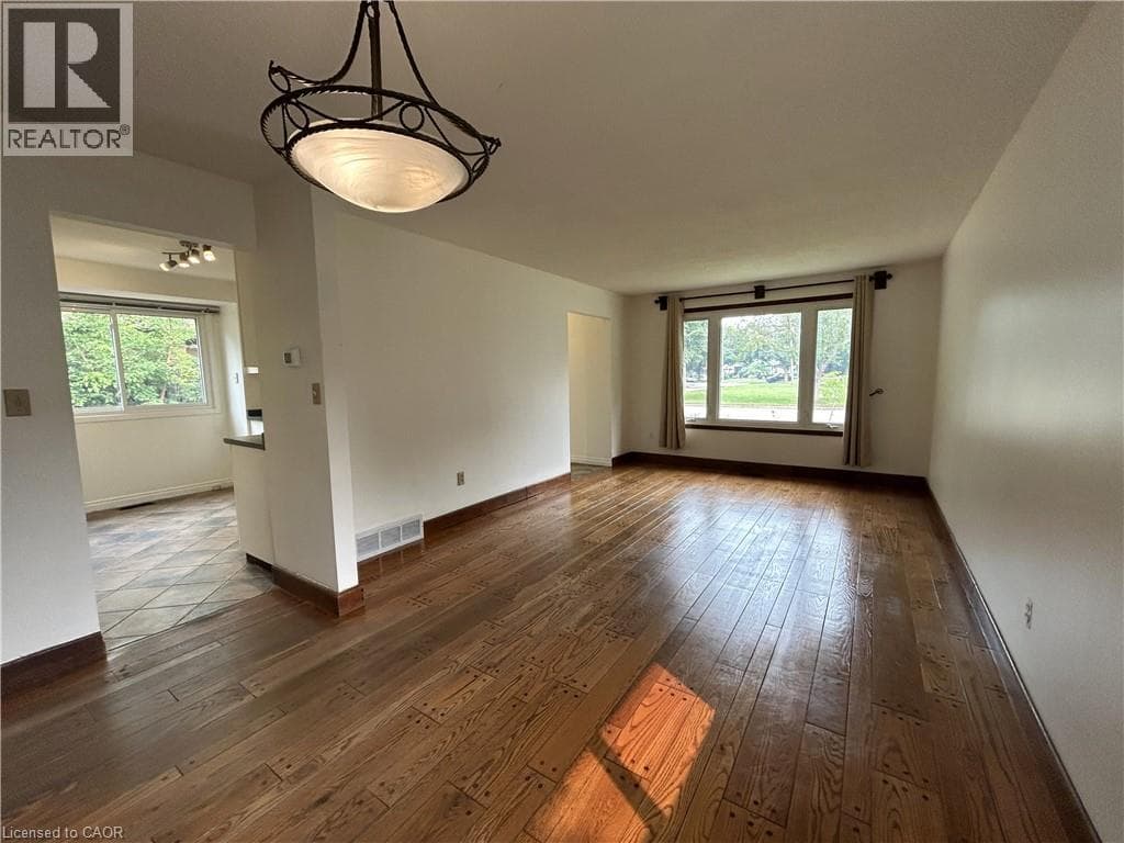 Single Family at 26 FRIARS Court, St. Catharines, Ontario - Photo 3 - RE/MAX Garden City Realty