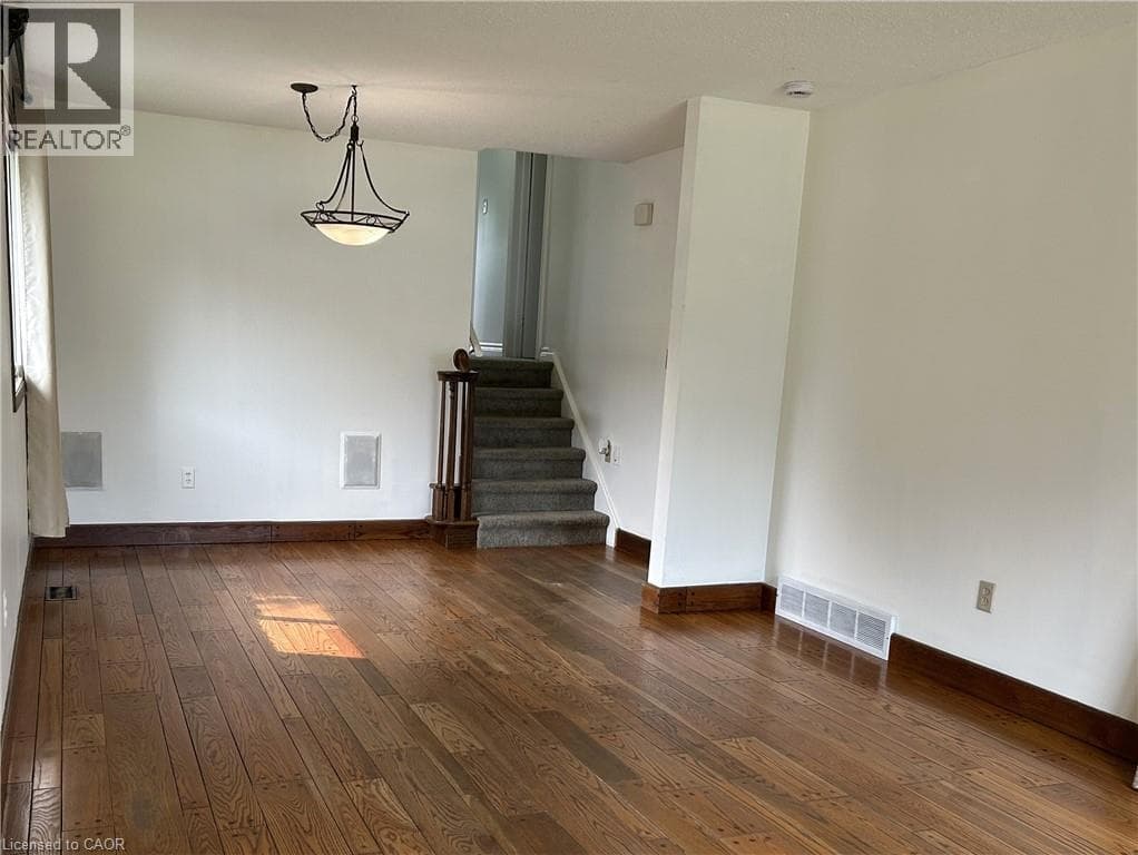 Single Family at 26 FRIARS Court, St. Catharines, Ontario - Photo 6 - RE/MAX Garden City Realty