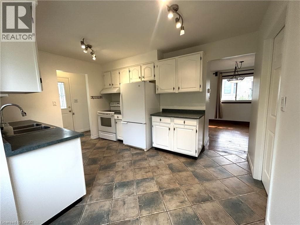 Single Family at 26 FRIARS Court, St. Catharines, Ontario - Photo 9 - RE/MAX Garden City Realty