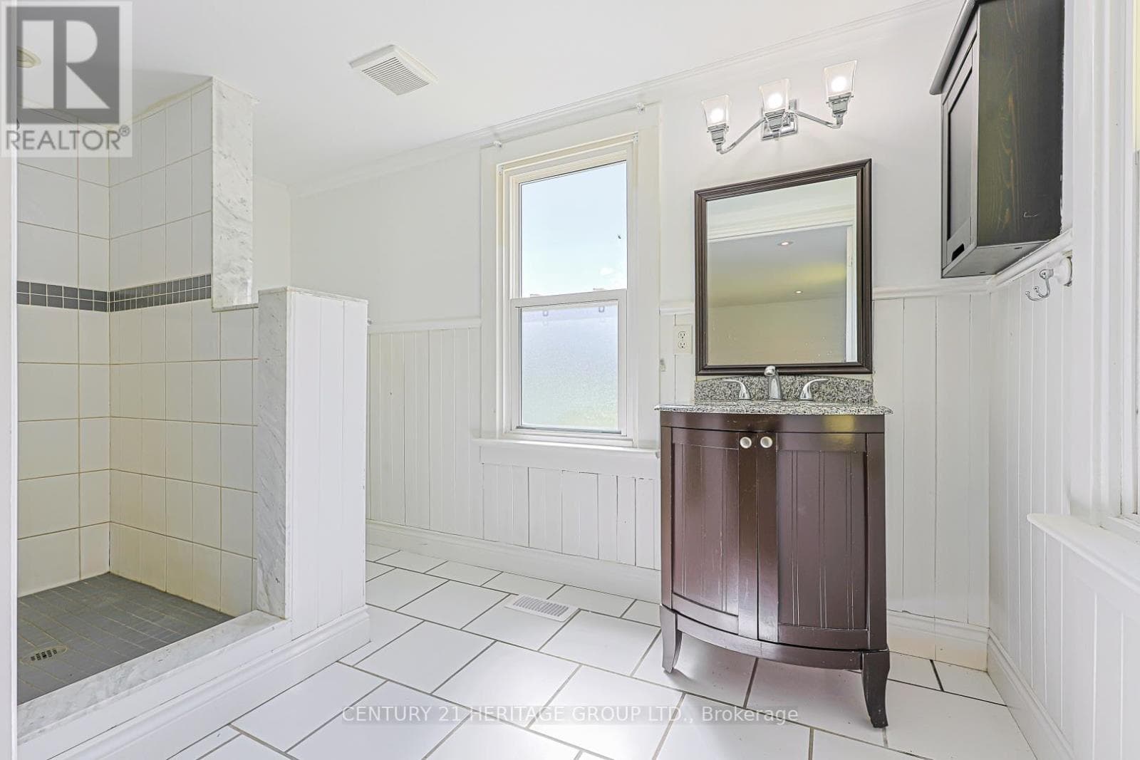 Single Family at 178 Main Street, Newmarket (Bristol-London), Ontario - Photo 8 - RE/MAX Garden City Realty