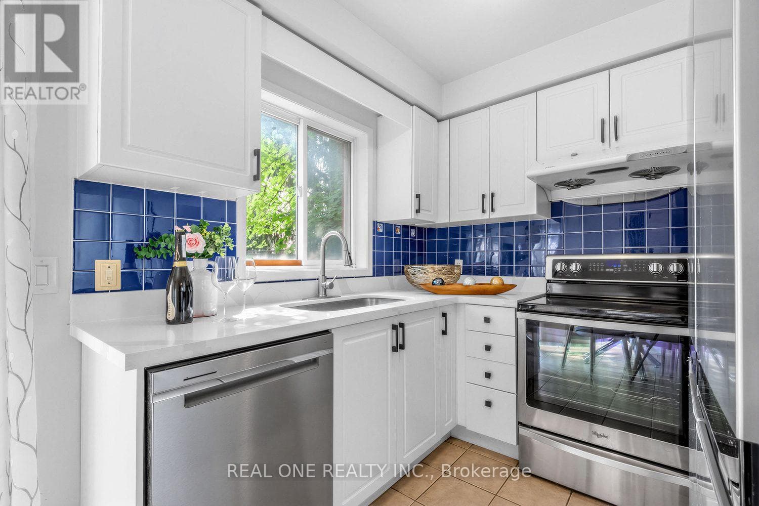 Single Family at 43 Bethune Way, Markham (Milliken Mills East), Ontario - Photo 10 - RE/MAX Garden City Realty
