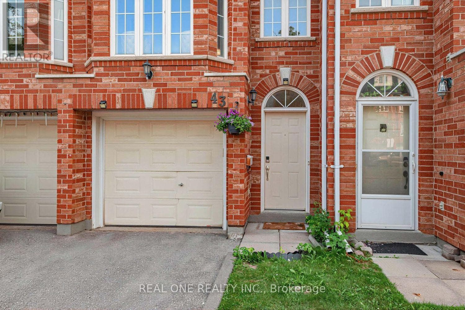 Single Family at 43 Bethune Way, Markham (Milliken Mills East), Ontario - Photo 2 - RE/MAX Garden City Realty