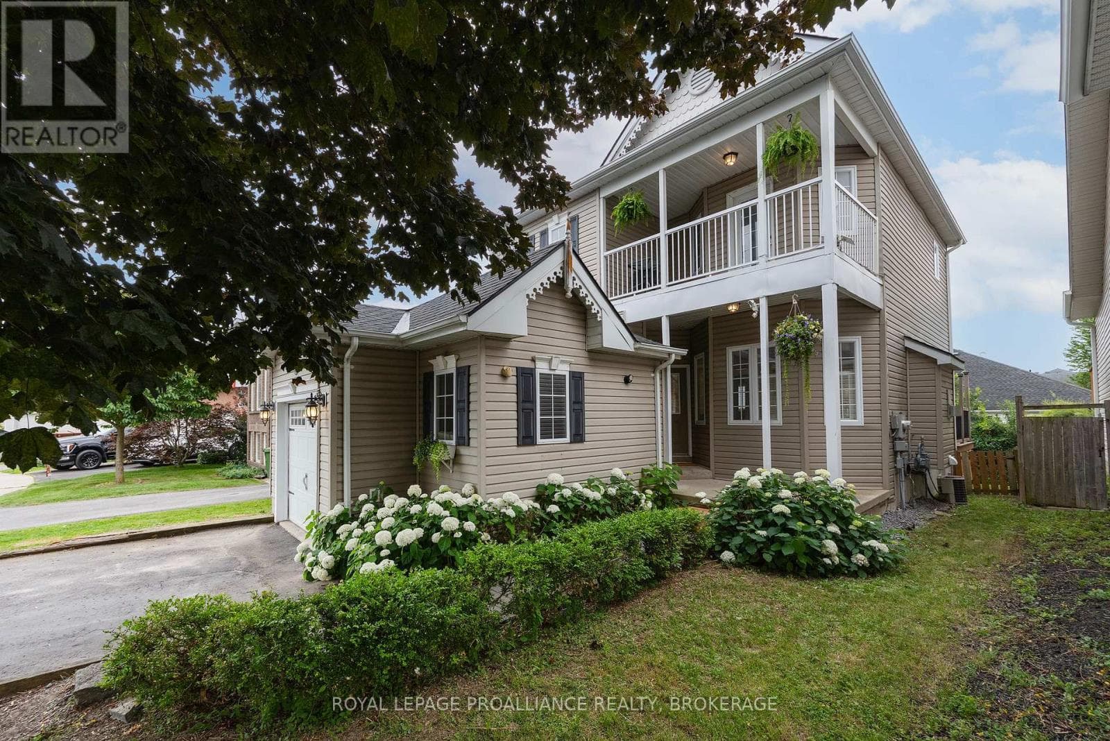 Single Family at 440 Conservatory Drive, Kingston (City SouthWest), Ontario - Photo 2 - RE/MAX Garden City Realty