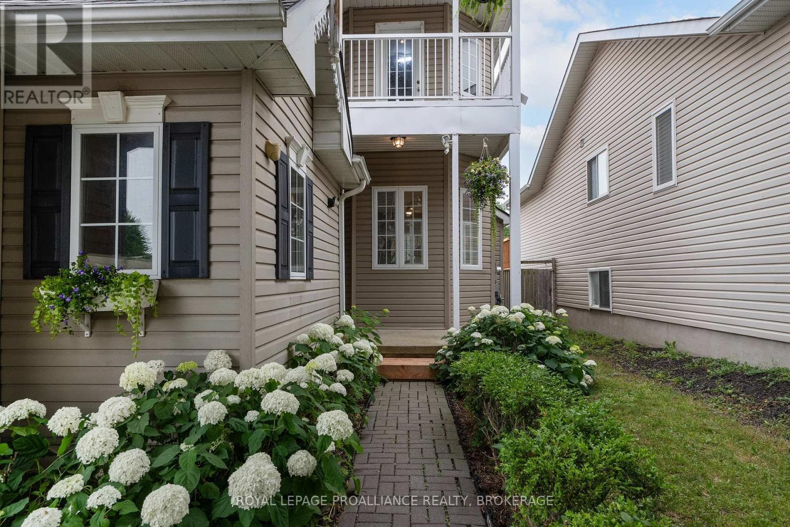 Single Family at 440 Conservatory Drive, Kingston (City SouthWest), Ontario - Photo 3 - RE/MAX Garden City Realty