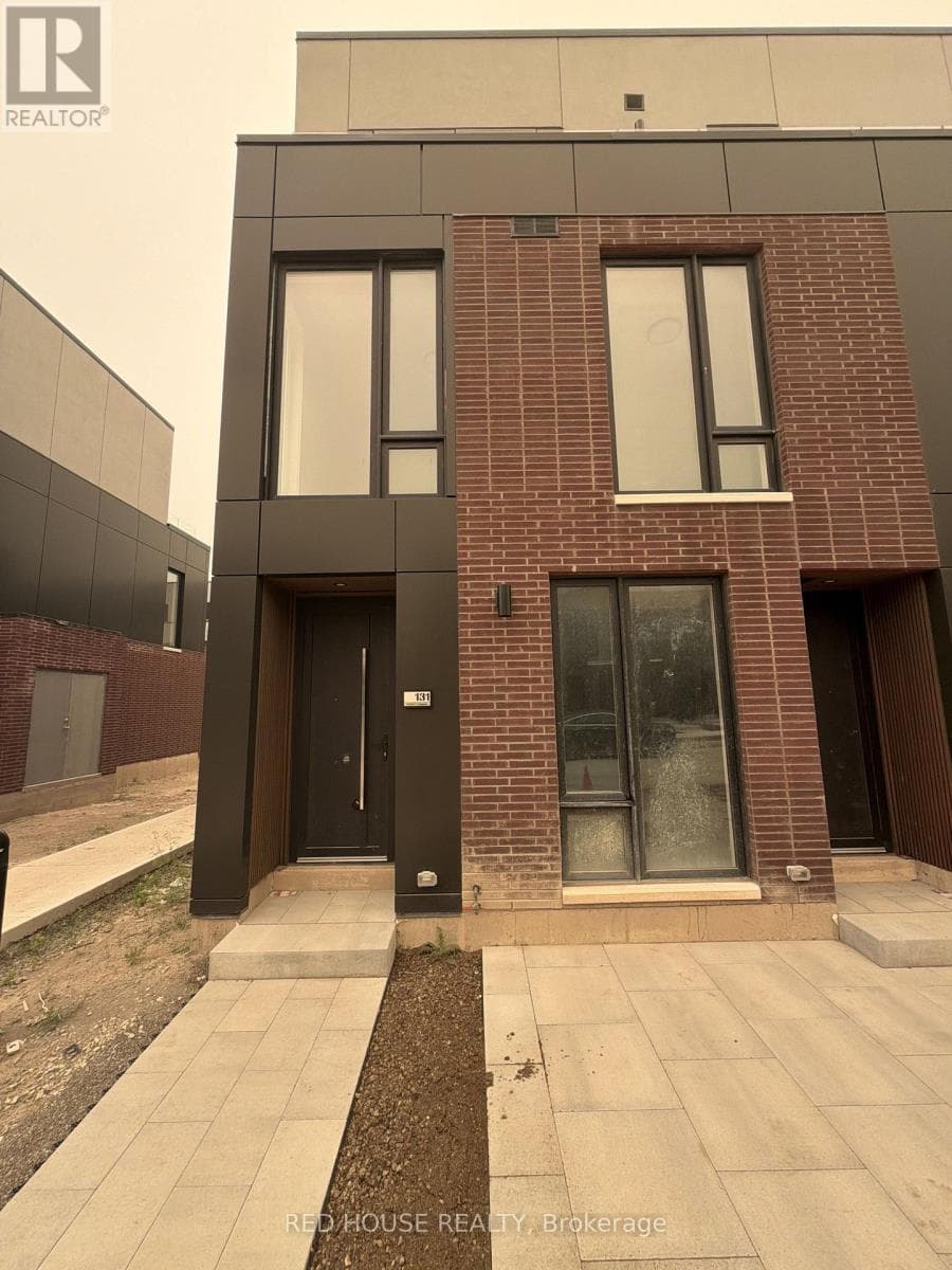 131 Everett Common