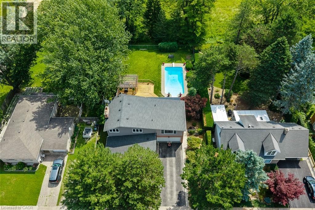 Single Family at 9 STELLA Street, Pelham, Ontario - Photo 4 - RE/MAX Garden City Realty