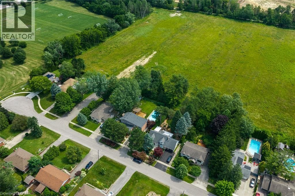 Single Family at 9 STELLA Street, Pelham, Ontario - Photo 5 - RE/MAX Garden City Realty