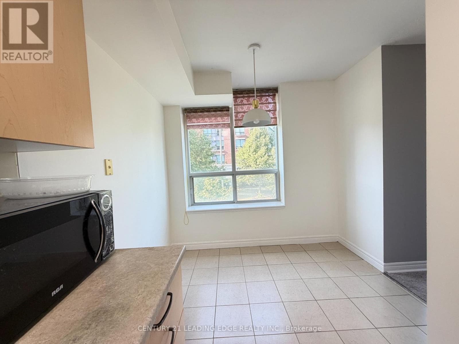 Single Family at 210- 25 Times Avenue, Markham (Commerce Valley), Ontario - Photo 10 - RE/MAX Garden City Realty