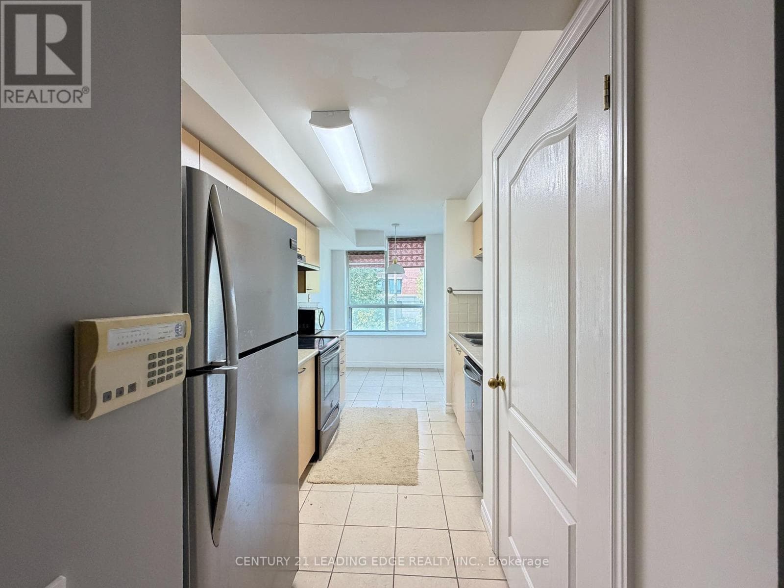 Single Family at 210- 25 Times Avenue, Markham (Commerce Valley), Ontario - Photo 9 - RE/MAX Garden City Realty