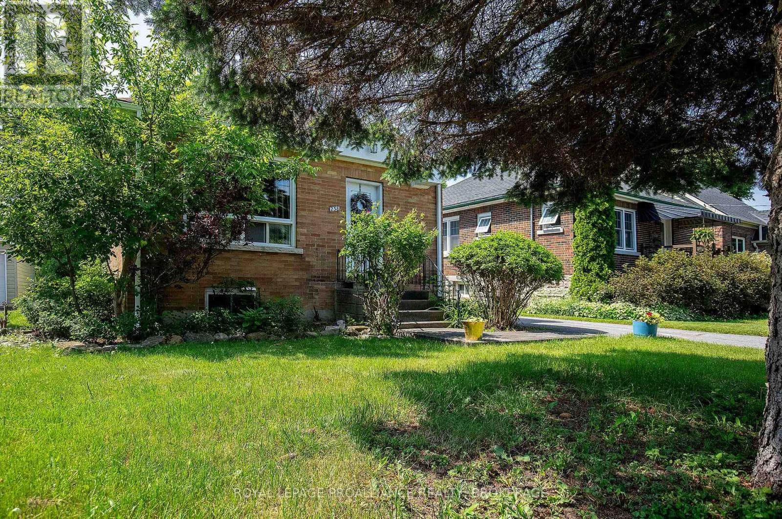 Single Family at 238 Mack Street, Kingston (Central City East), Ontario - Photo 2 - RE/MAX Garden City Realty