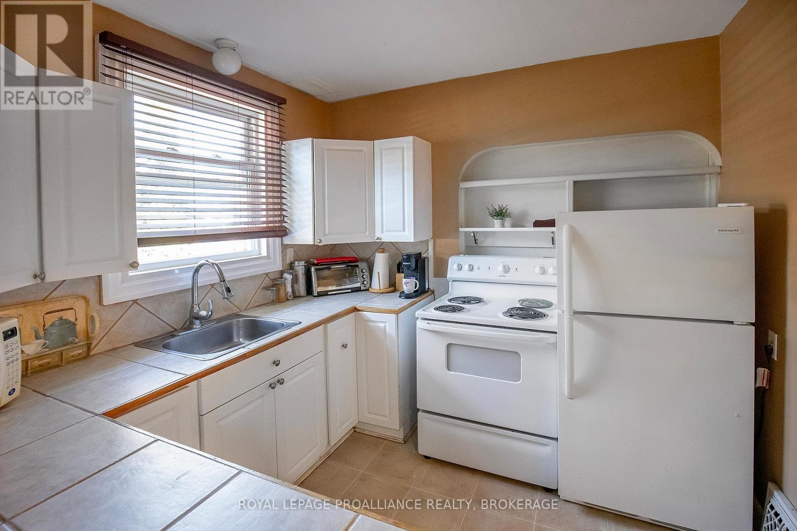 Single Family at 238 Mack Street, Kingston (Central City East), Ontario - Photo 5 - RE/MAX Garden City Realty