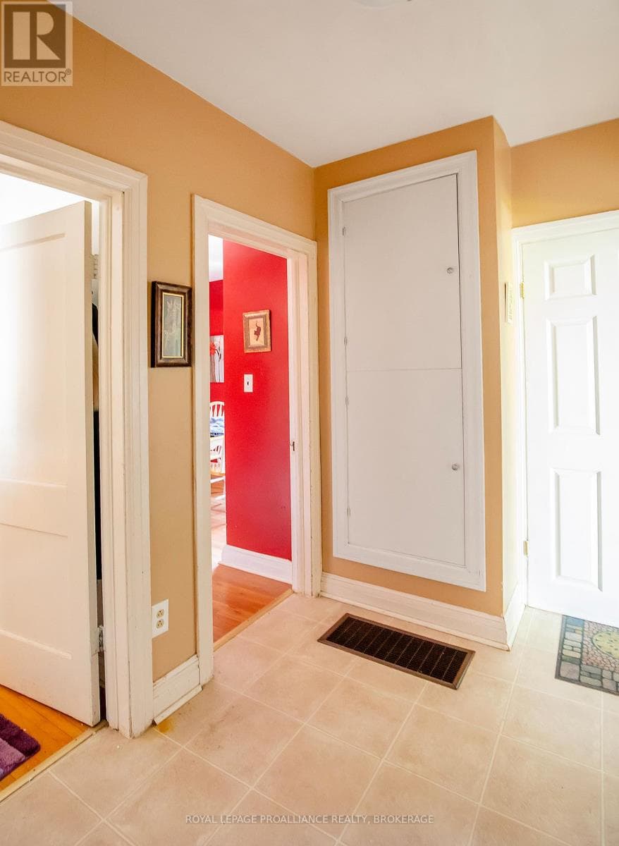 Single Family at 238 Mack Street, Kingston (Central City East), Ontario - Photo 6 - RE/MAX Garden City Realty