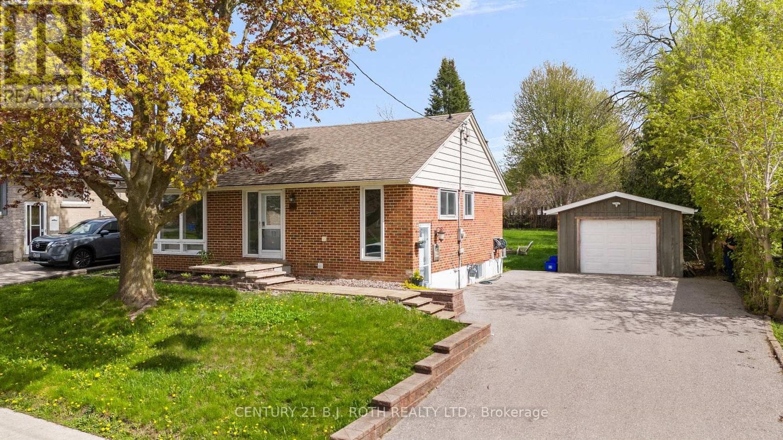 Single Family at 243 Wellington Street, Barrie (Codrington), Ontario - Photo 2 - RE/MAX Garden City Realty