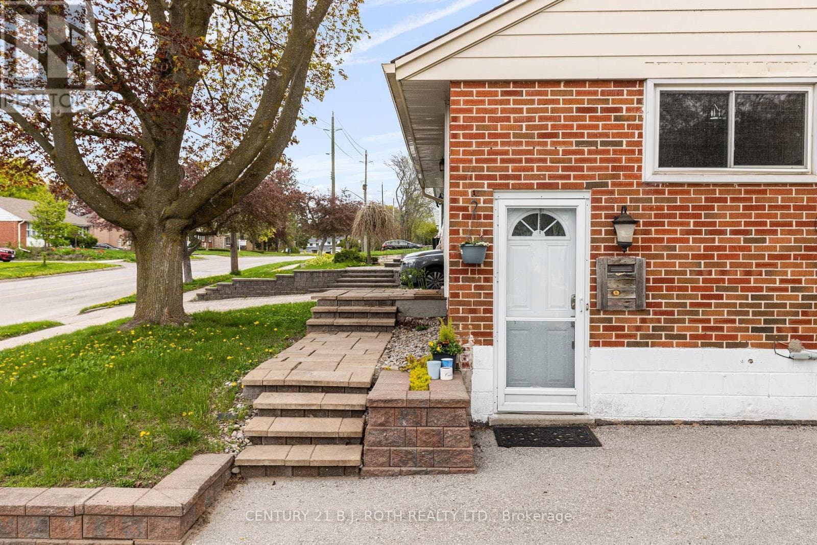 Single Family at 243 Wellington Street, Barrie (Codrington), Ontario - Photo 3 - RE/MAX Garden City Realty