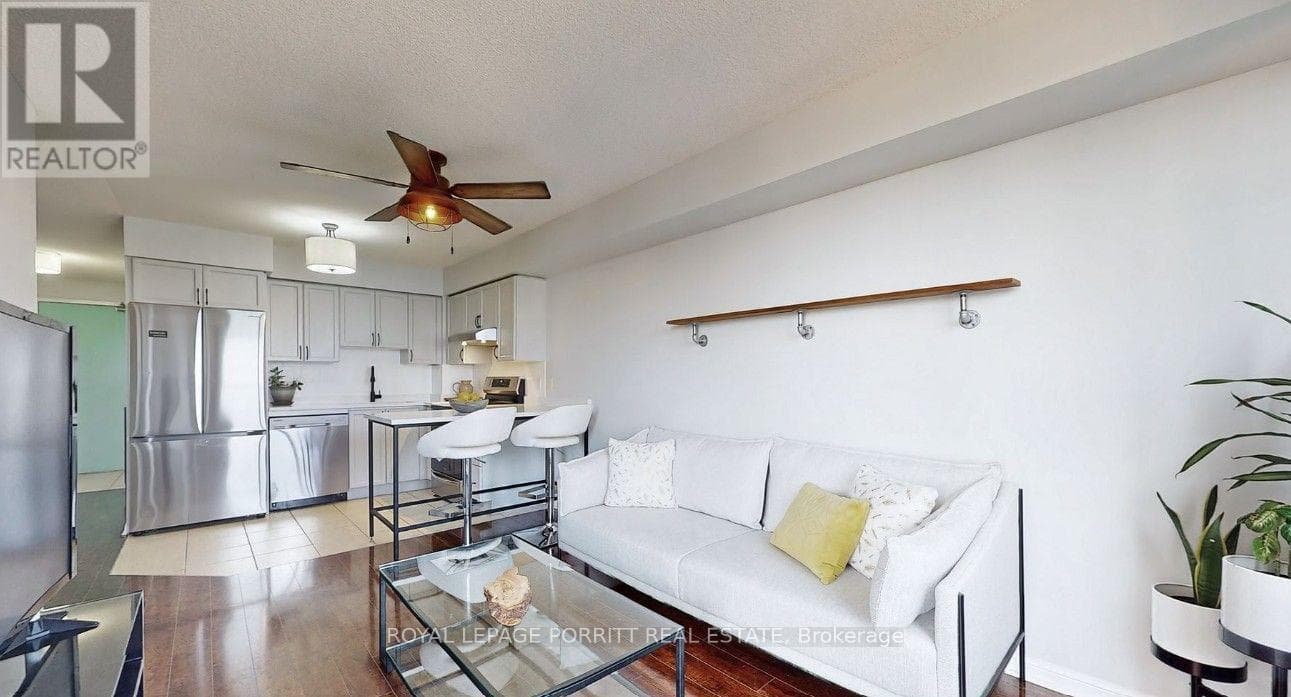 Single Family at 601- 4 Elsinore Path, Toronto (New Toronto), Ontario - Photo 10 - RE/MAX Garden City Realty