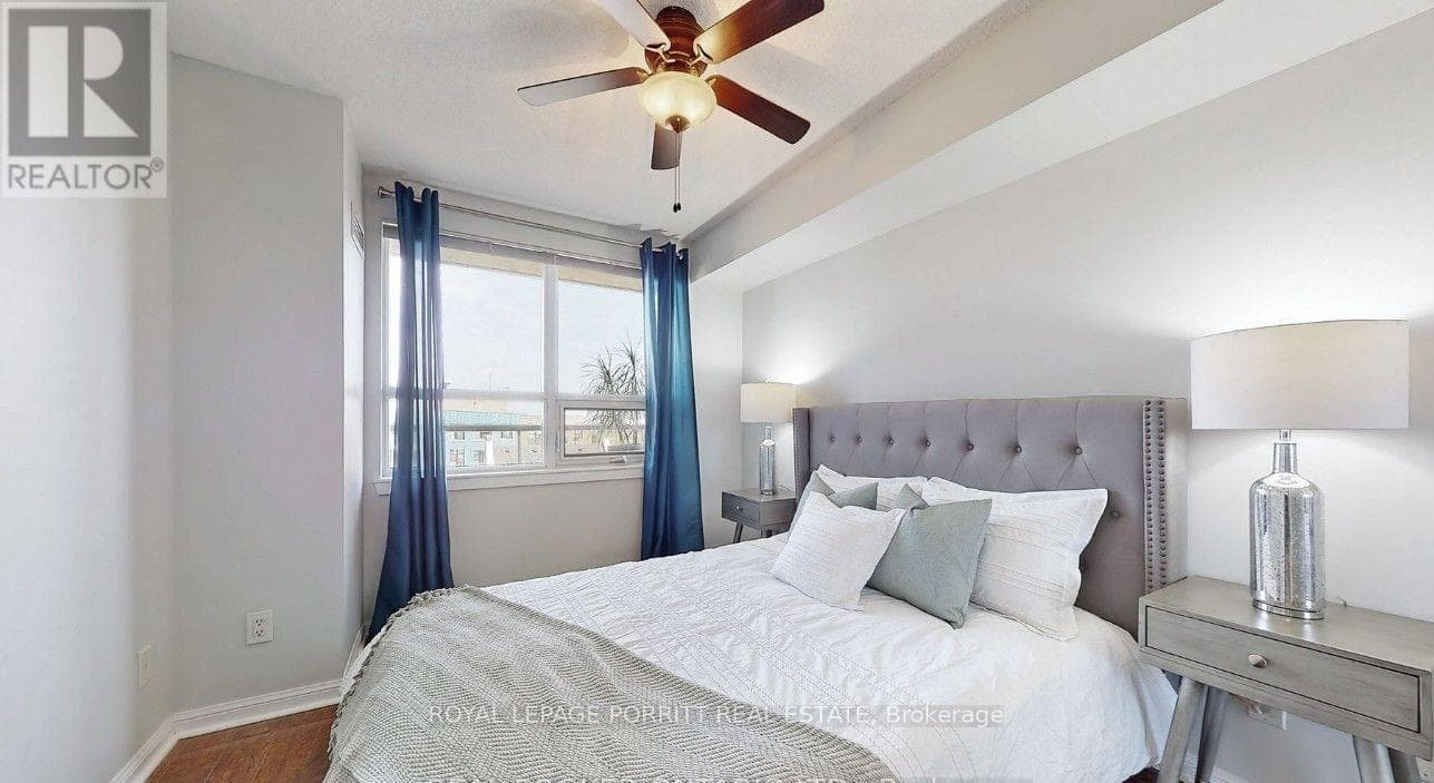Single Family at 601- 4 Elsinore Path, Toronto (New Toronto), Ontario - Photo 3 - RE/MAX Garden City Realty