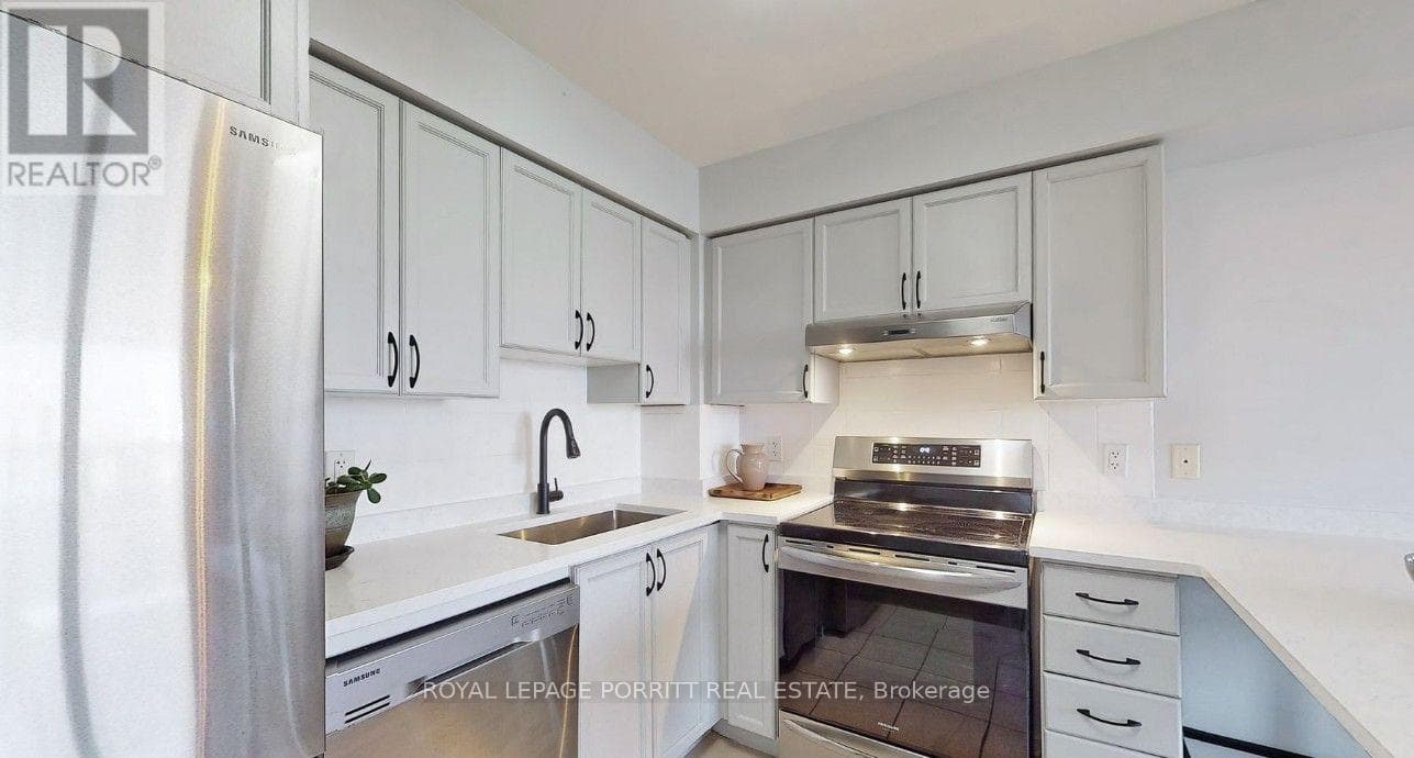 Single Family at 601- 4 Elsinore Path, Toronto (New Toronto), Ontario - Photo 5 - RE/MAX Garden City Realty