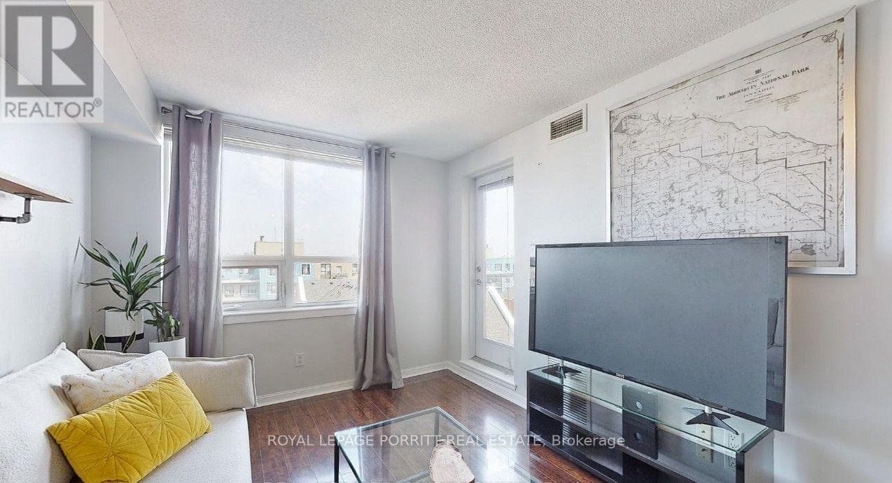 Single Family at 601- 4 Elsinore Path, Toronto (New Toronto), Ontario - Photo 8 - RE/MAX Garden City Realty