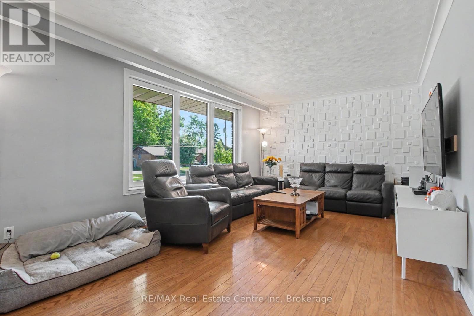 Single Family at 91 Dumbarton Street, Guelph (Riverside Park), Ontario - Photo 10 - RE/MAX Garden City Realty